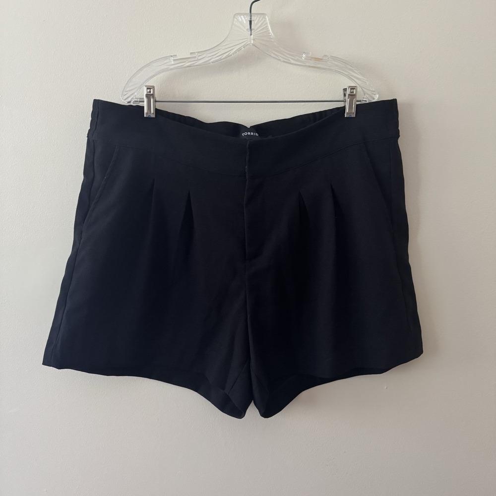Torrid Wide Leg Studio Crepe Shorts Womens Sz 16 Deep Black Pleated Buckle Back